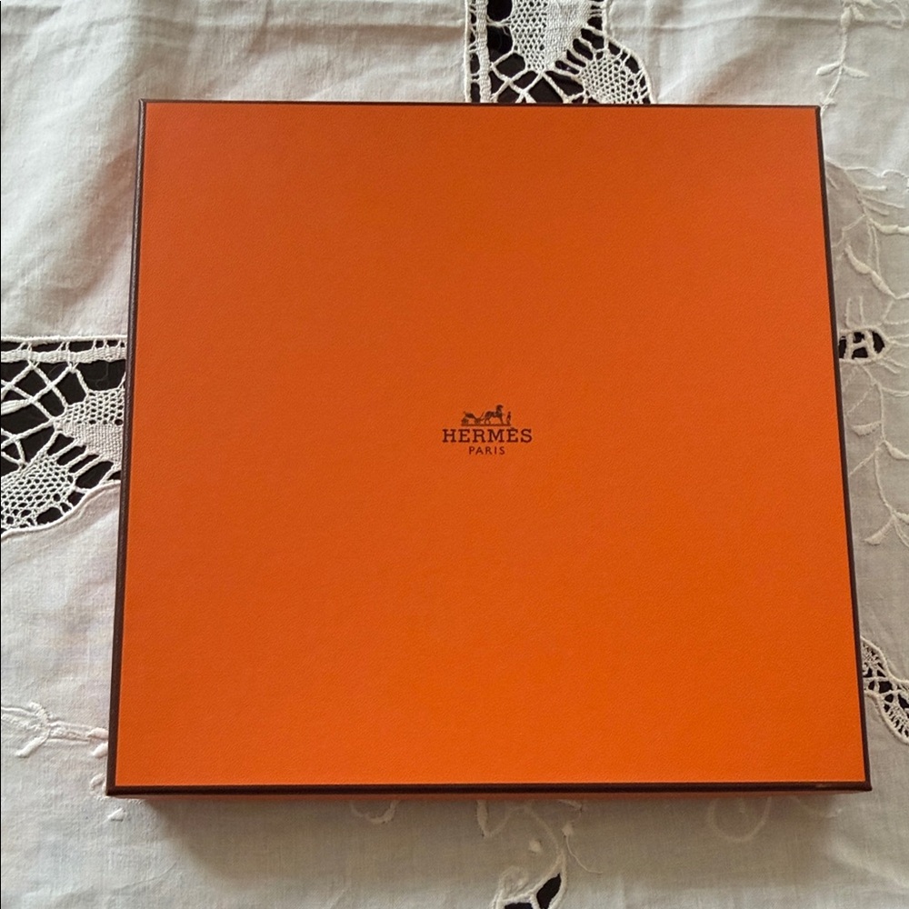 Hermès Orange Gift Box（scarf） - Signature Hermès Paris